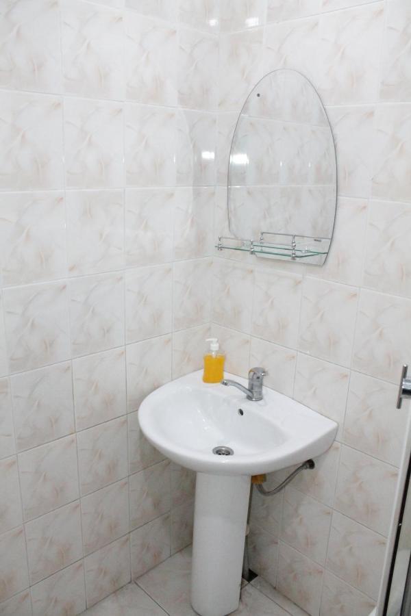 Tempus Hotel-Hostel Єреван Екстер'єр фото